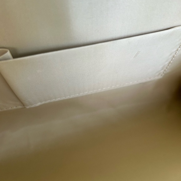 Puedo straw handbag Chic Cream Tan Clutch with Gold Ring Accent - Picture 5 of 5